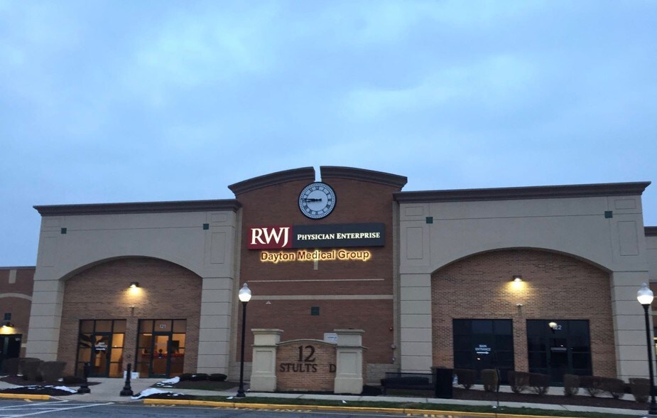 12 Stults Rd, Dayton, NJ à louer - Photo de l’immeuble – Image 2 sur 9