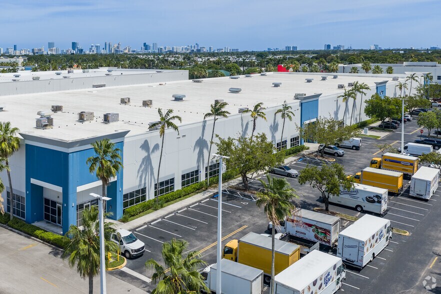 2601-2799 SW 34th Ave, Pembroke Park, FL à louer - Photo de l’immeuble – Image 3 sur 6