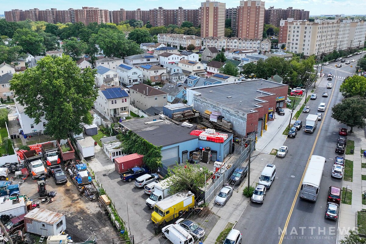 17242 Baisley Blvd, Jamaica, NY à vendre Photo de l’immeuble– Image 1 sur 4