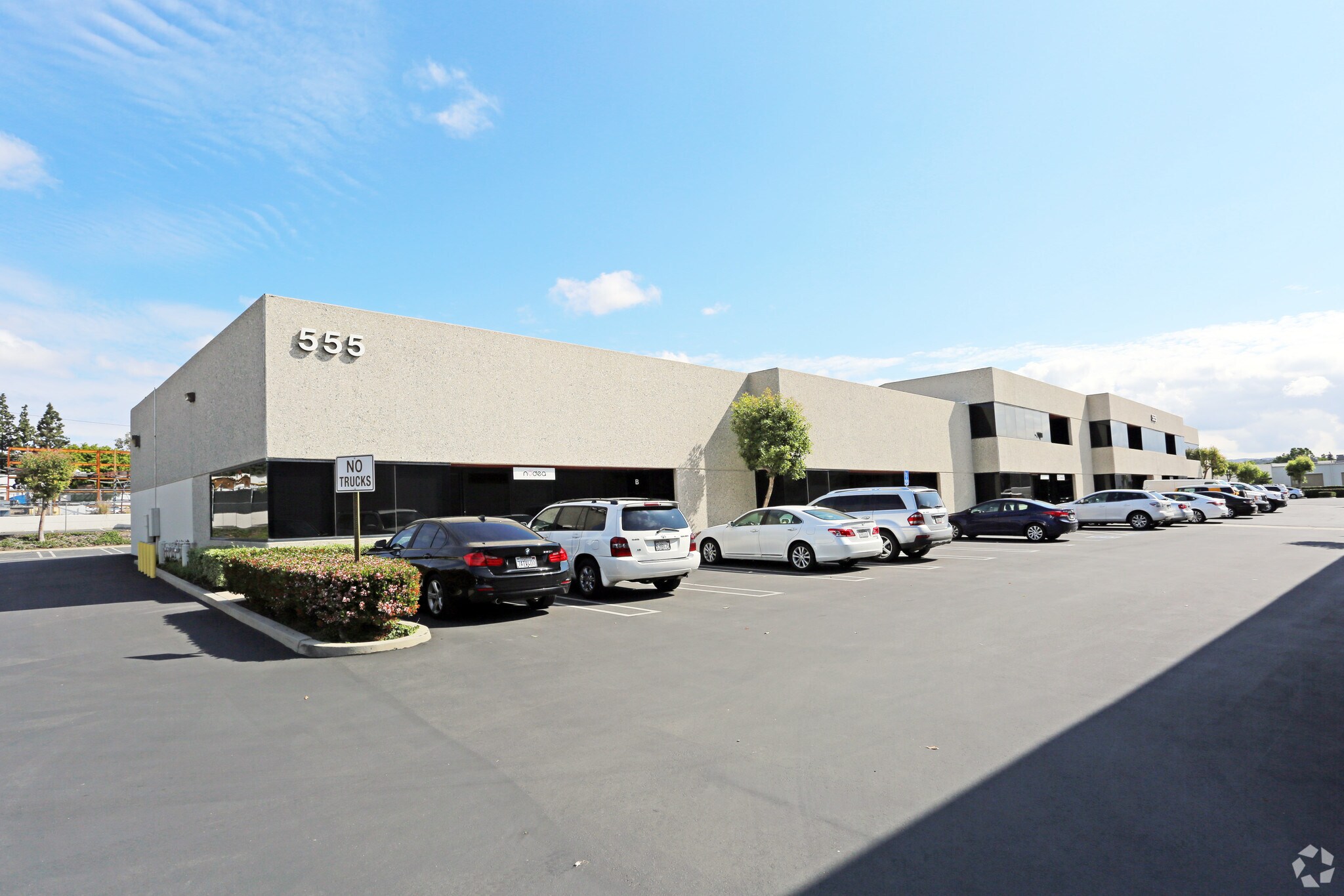 555 W Lambert Rd, Brea, CA à louer Photo principale– Image 1 sur 18