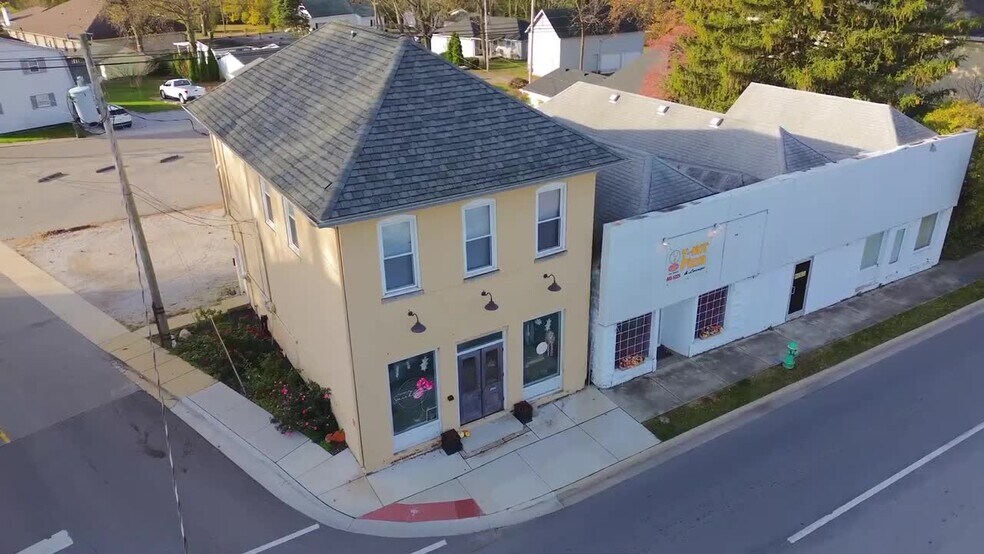 47 E Main St, New Palestine, IN à vendre - Vidéo sur l’annonce professionnelle – Image 2 sur 24