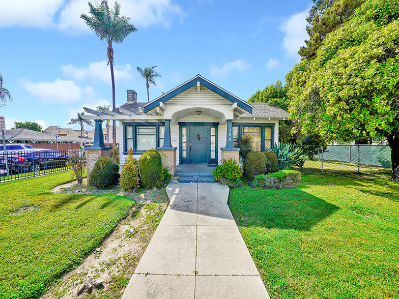 1204 N Ross St, Santa Ana, CA à vendre - Photo de l’immeuble – Image 3 sur 18
