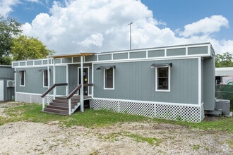 5021 Stepp Ave, Jacksonville, FL à louer Photo de l’immeuble– Image 2 sur 11