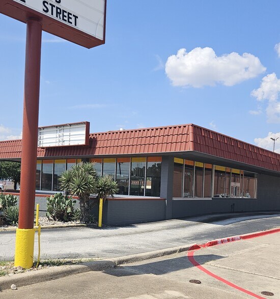 6441 Watauga Rd, Watauga, TX à louer - Photo de l’immeuble – Image 3 sur 6