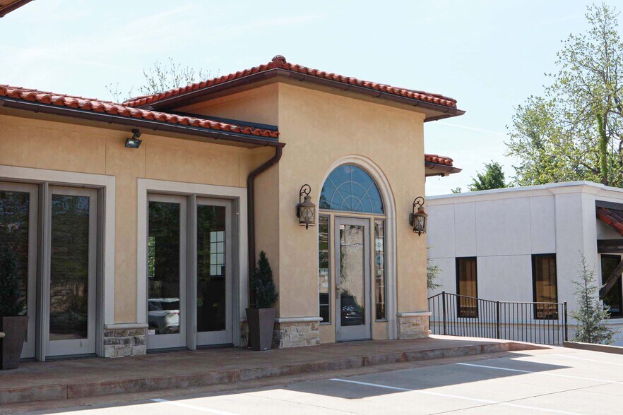 1701 S Peoria Ave, Tulsa, OK à louer - Photo de l’immeuble – Image 3 sur 12