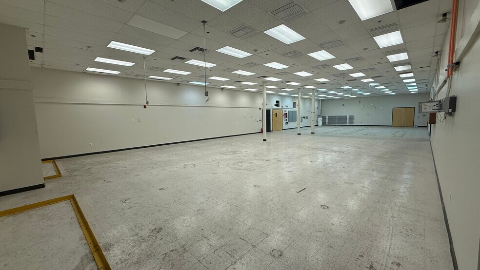 871 Grier Dr, Las Vegas, NV à louer - Photo de l’immeuble – Image 3 sur 10