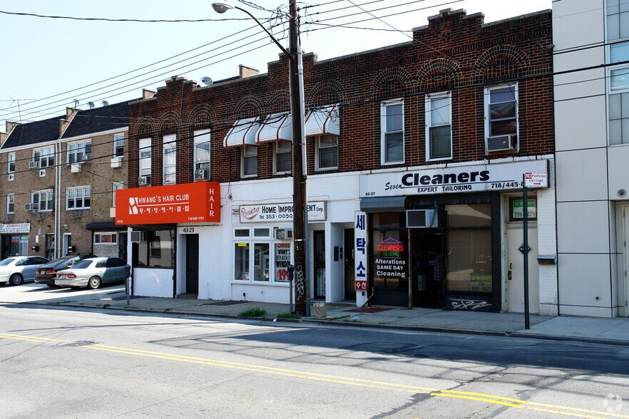4327 162nd St, Flushing, NY à vendre - Photo de l’immeuble – Image 2 sur 3