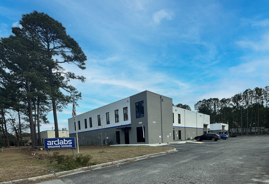 3185 Industry Dr, Charleston, SC à vendre - Photo de l’immeuble – Image 2 sur 13