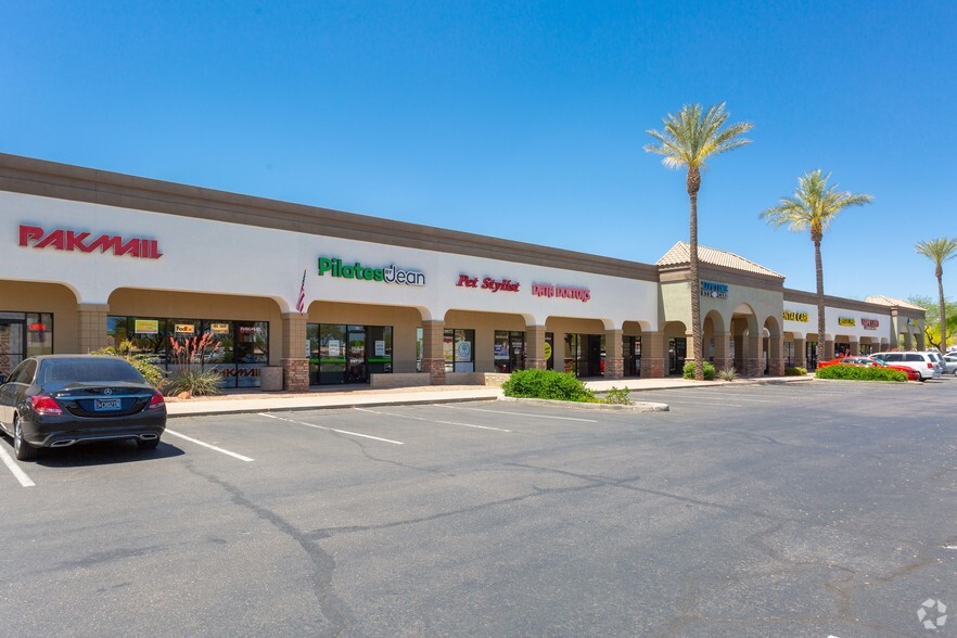 S 40th St, Phoenix, AZ à louer - Photo de l’immeuble – Image 3 sur 15