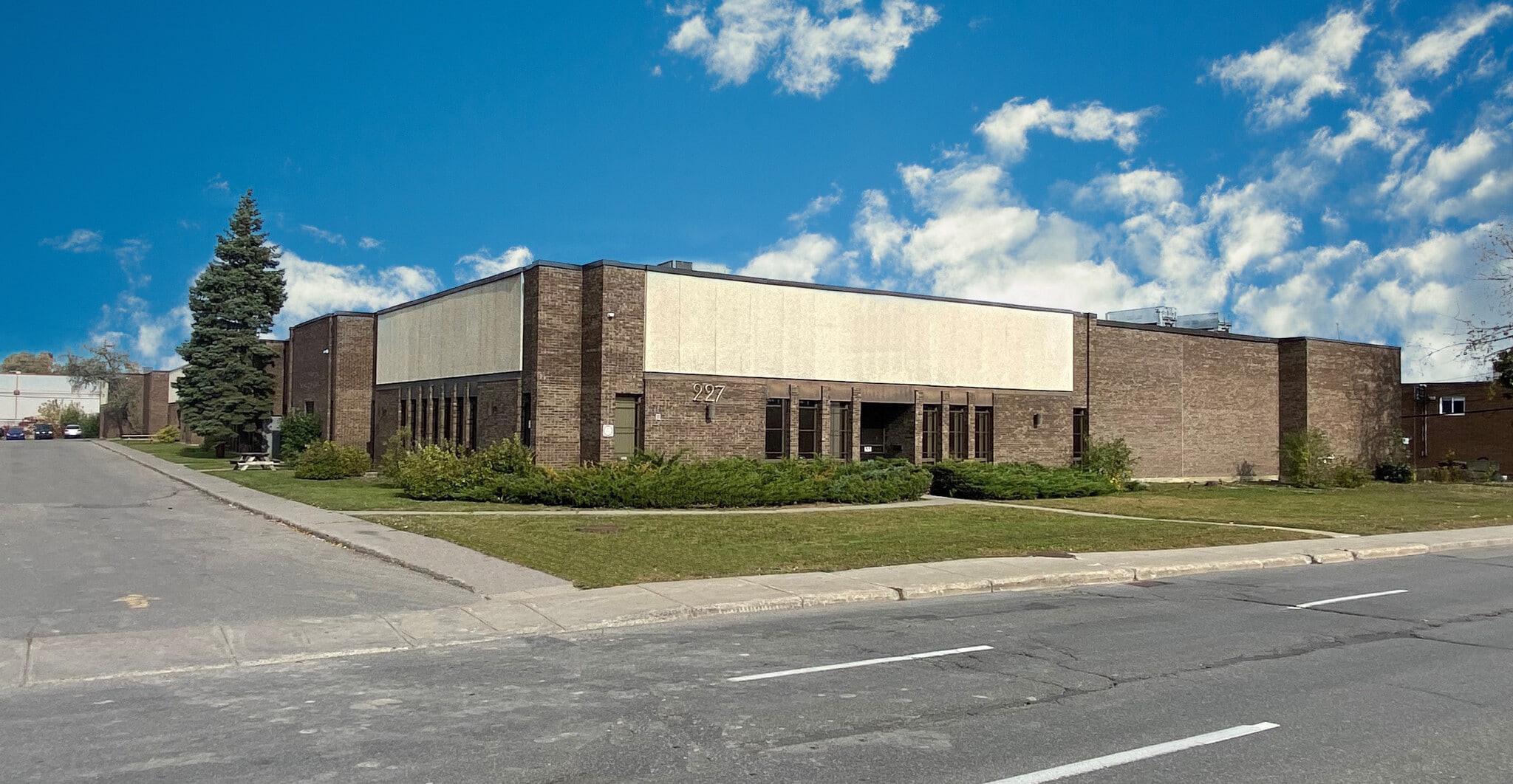 227 Boul Brunswick, Pointe-claire, QC à louer Photo de l’immeuble– Image 1 sur 2