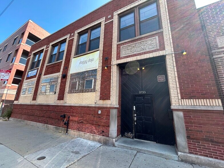 3735 W Belmont Ave, Chicago, IL à vendre - Photo de l’immeuble – Image 2 sur 12