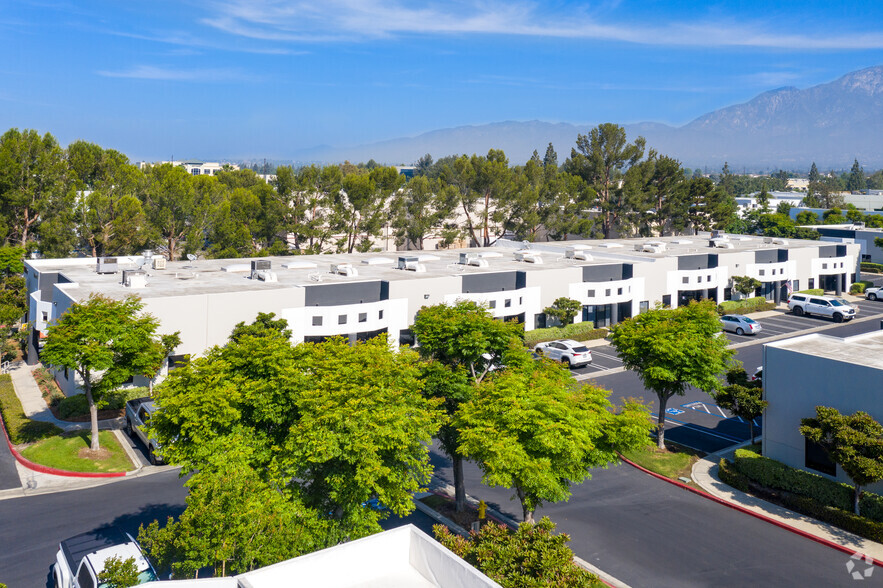 10700 Jersey Blvd, Rancho Cucamonga, CA à louer - Photo de l’immeuble – Image 2 sur 17