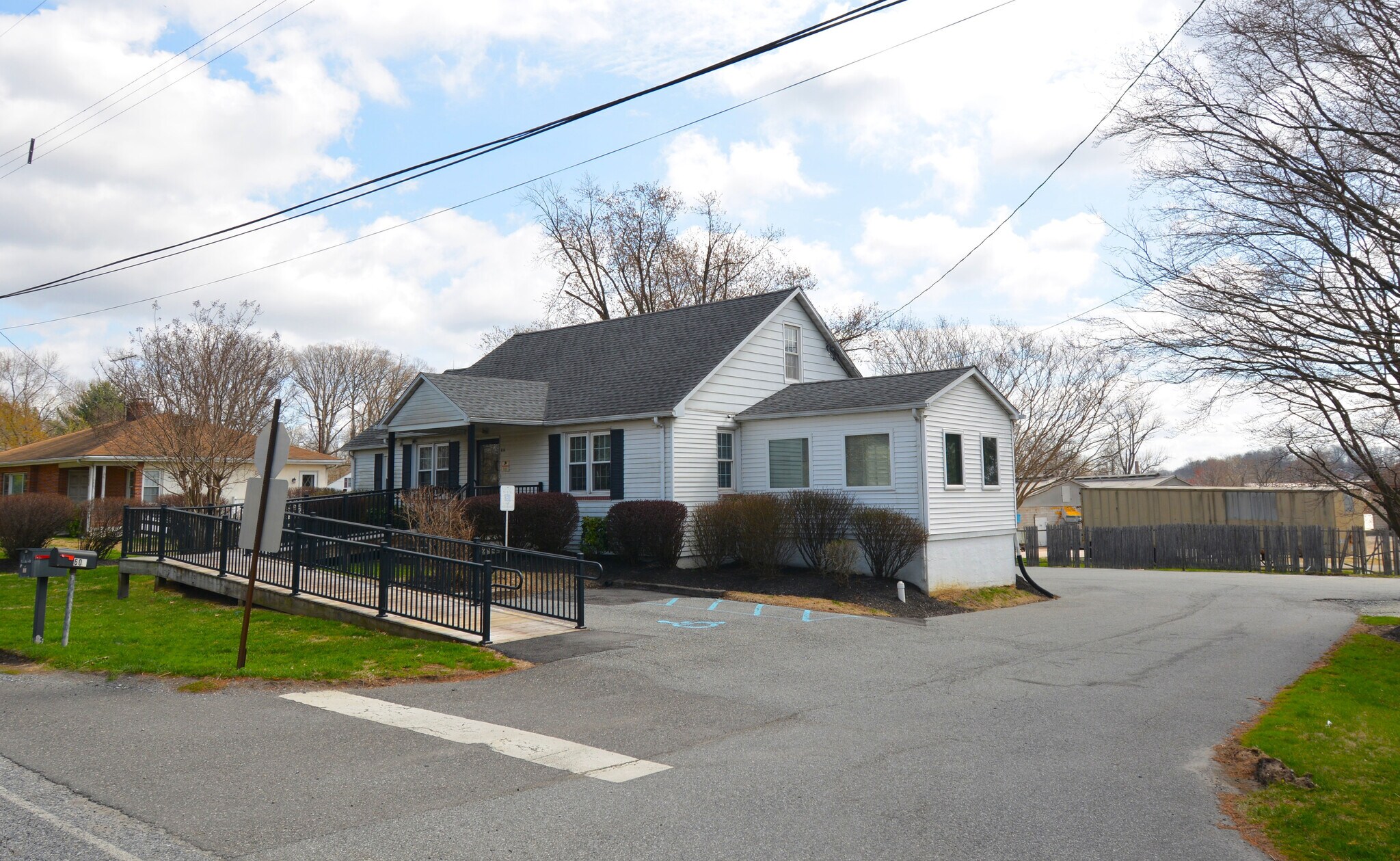 616 E Cypress St, Kennett Square, PA à vendre Photo de l’immeuble– Image 1 sur 18