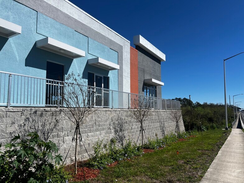 9961 W Colonial Dr, Ocoee, FL à louer - Photo de l’immeuble – Image 3 sur 4