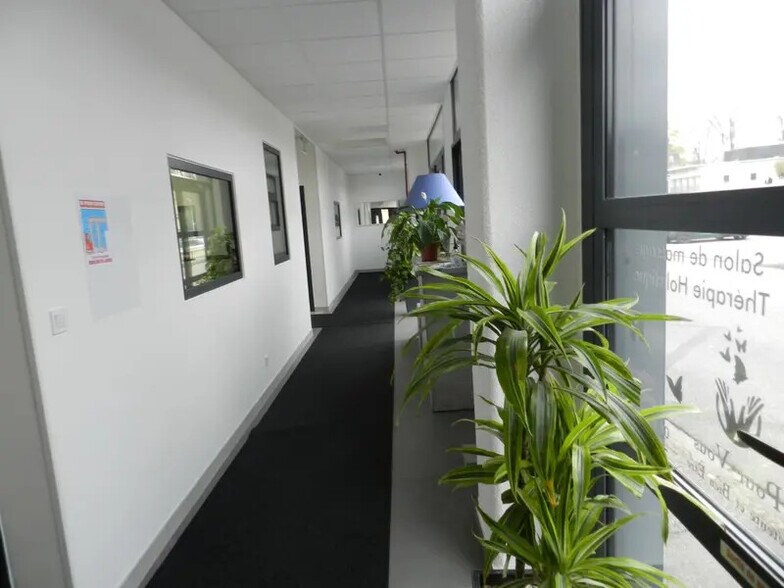 Local commercial dans Bourgoin-Jallieu à louer - Photo de l’immeuble – Image 2 sur 11