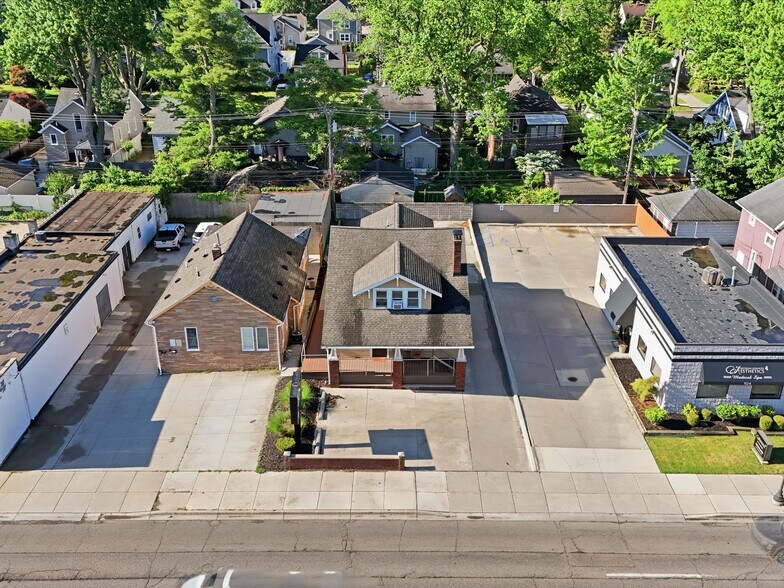928 E 11 Mile Rd, Royal Oak, MI à louer - Photo de l’immeuble – Image 2 sur 52