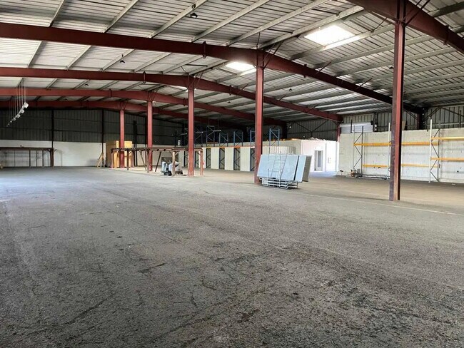 Plus de détails pour Bureau, Industriel/Logistique à louer