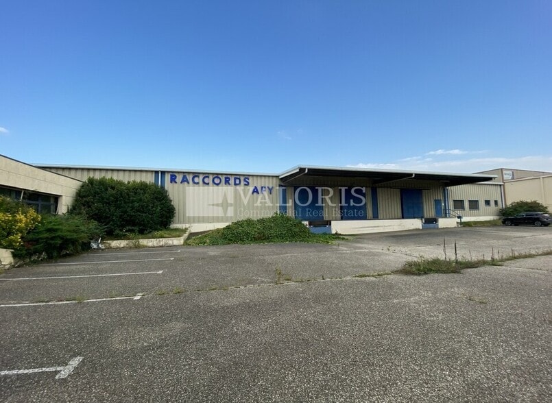 Local d'activités dans Saint-Quentin-Fallavier à vendre - Photo de l’immeuble – Image 2 sur 12