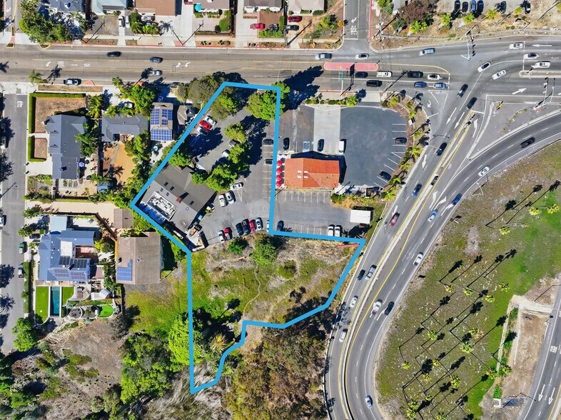 1221 Vista Way, Oceanside, CA à vendre - Photo de l’immeuble – Image 2 sur 5