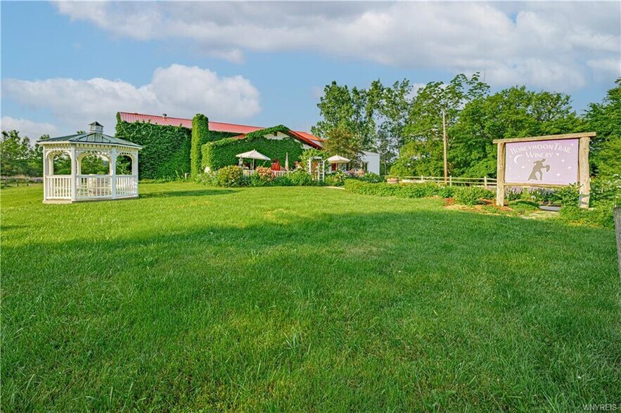 4120 Ridge Rd, Lockport, NY à vendre - Photo de l’immeuble – Image 2 sur 46