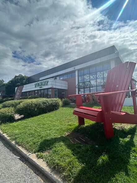 2327 Boul du Versant-Nord, Québec, QC à louer - Photo de l’immeuble – Image 3 sur 4