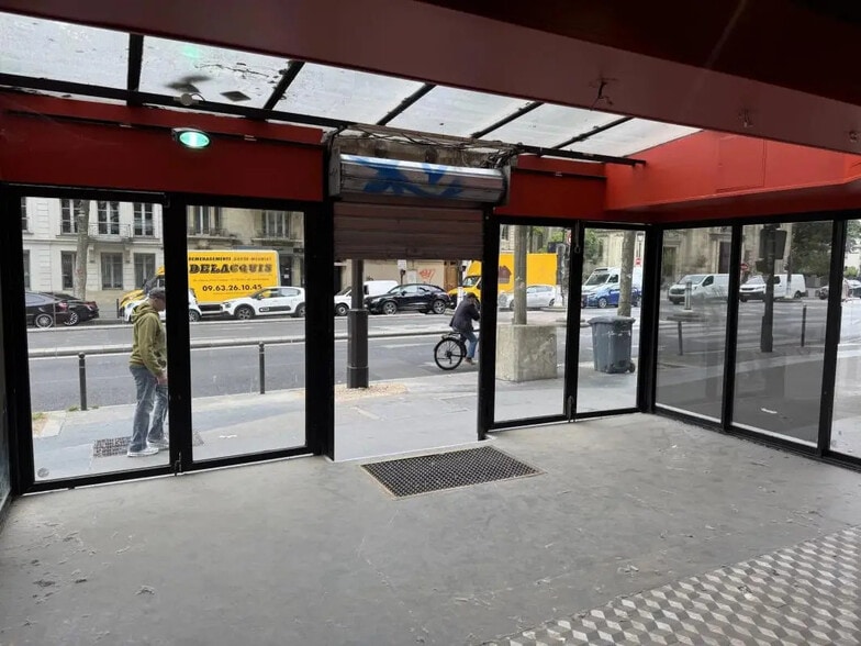 82 Boulevard Du Montparnasse, Paris à louer - Photo de l’immeuble – Image 1 sur 16