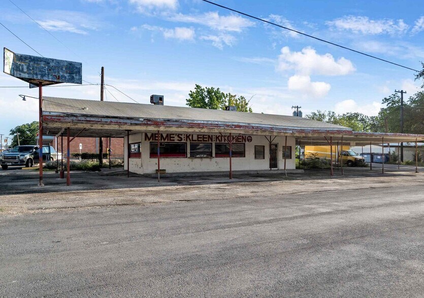 202 E Canal St, Del Rio, TX à vendre - Photo de l’immeuble – Image 1 sur 5