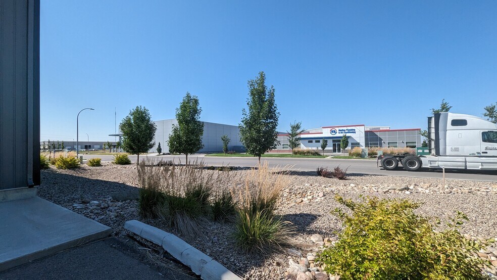3036 N 36 St, Lethbridge, AB à louer - Photo de l’immeuble – Image 3 sur 7