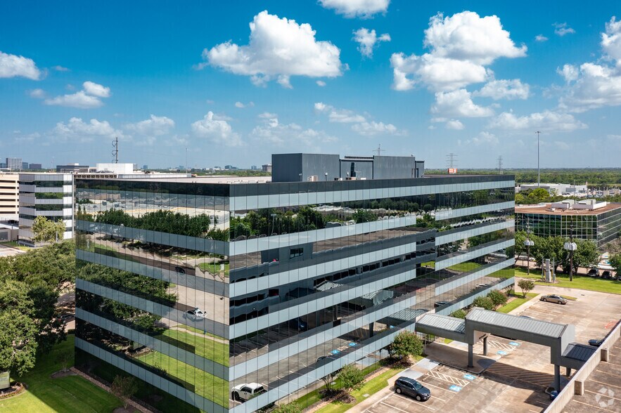 1311 Broadfield Blvd, Houston, TX à louer - Photo de l’immeuble – Image 2 sur 5