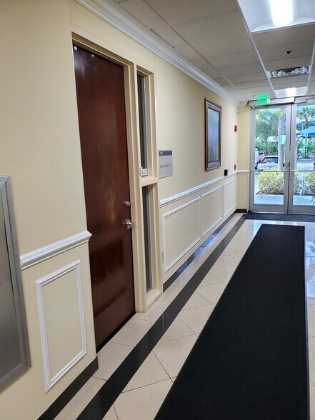 6499 NW Powerline Rd, Fort Lauderdale, FL à louer - Photo intérieure – Image 3 sur 18
