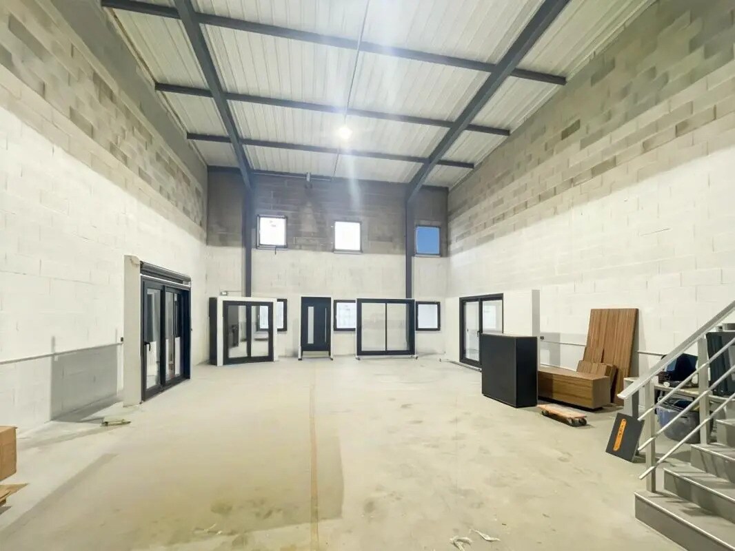 Local d’activités dans Mions à louer Photo intérieure– Image 1 sur 7