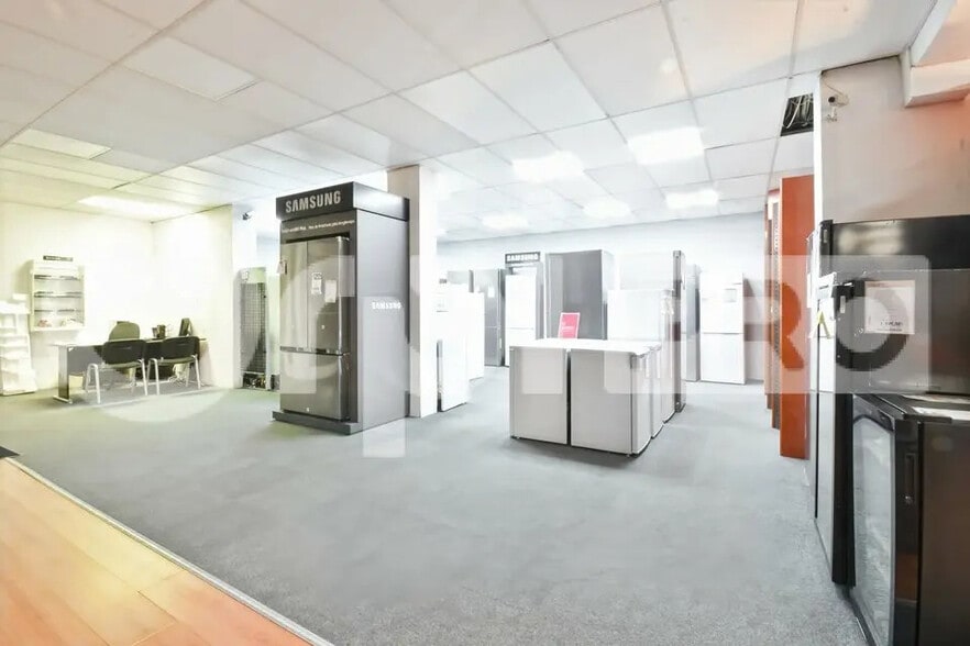 Local commercial dans La Flotte à louer - Photo de l’immeuble – Image 3 sur 15