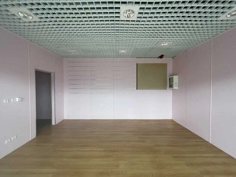 Local commercial dans Méru à louer - Photo de l’immeuble – Image 3 sur 6