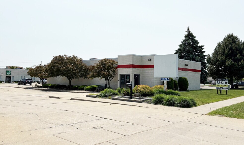 40696 Garfield Rd, Clinton Township, MI à louer - Photo de l’immeuble – Image 1 sur 12