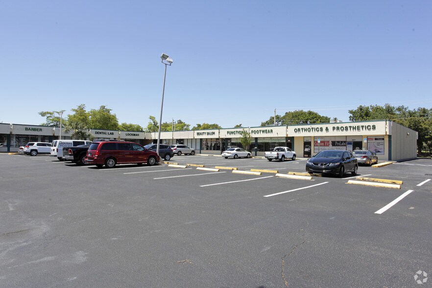 8401-8463 W McNab Rd, Tamarac, FL à louer - Photo de l’immeuble – Image 1 sur 4