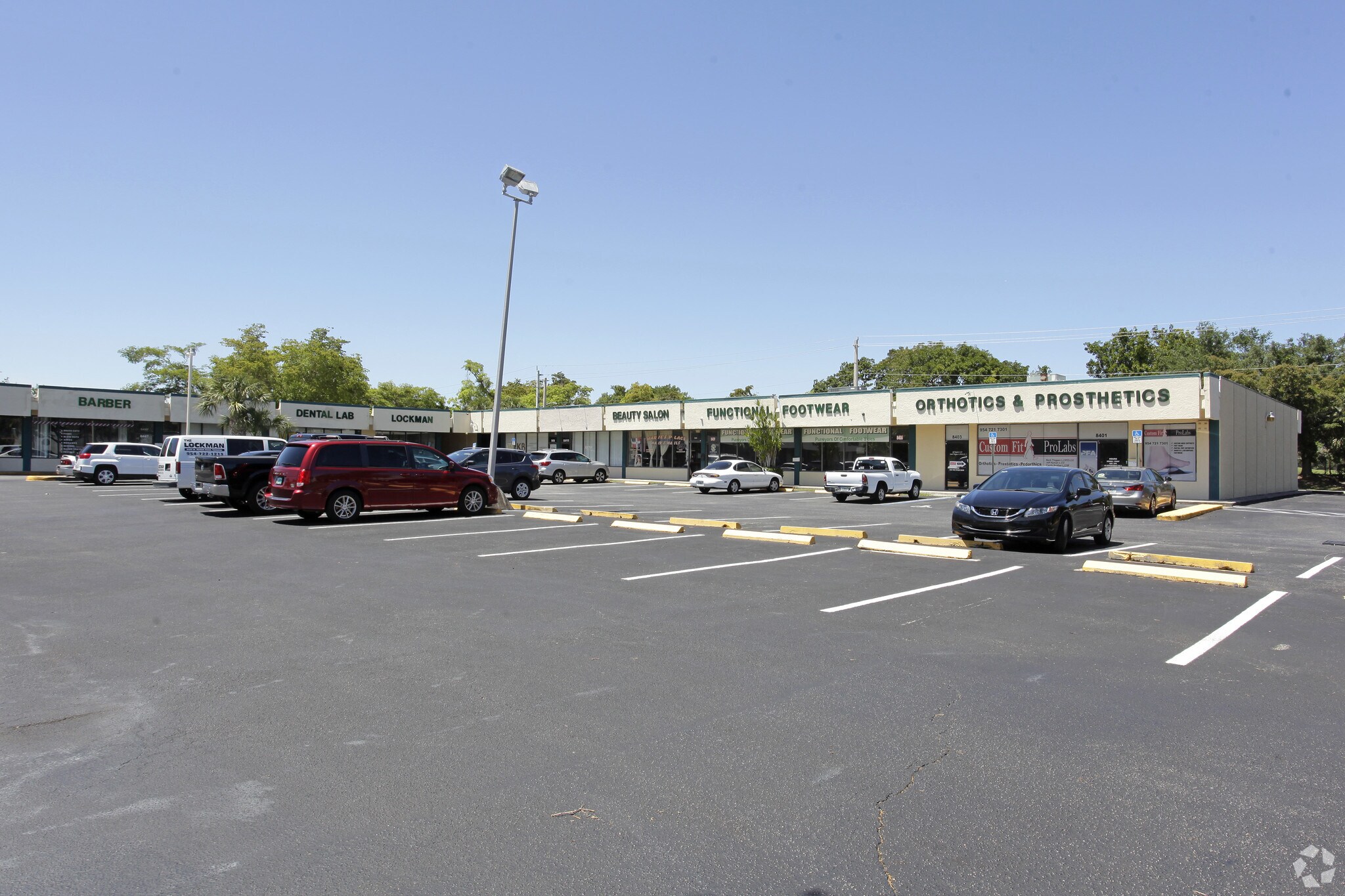 8401-8463 W McNab Rd, Tamarac, FL à louer Photo de l’immeuble– Image 1 sur 5
