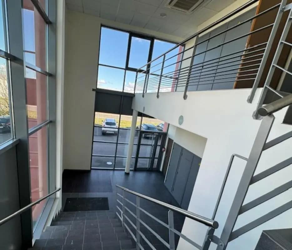 Bureau dans Arnas à louer Photo intérieure– Image 1 sur 5