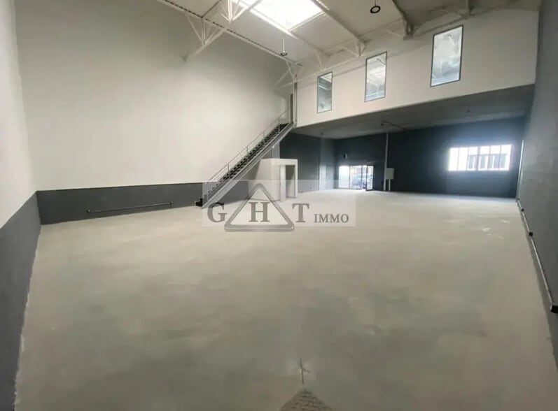 Industriel/Logistique dans Vaux-le-Pénil à louer - Photo de l’immeuble – Image 2 sur 4