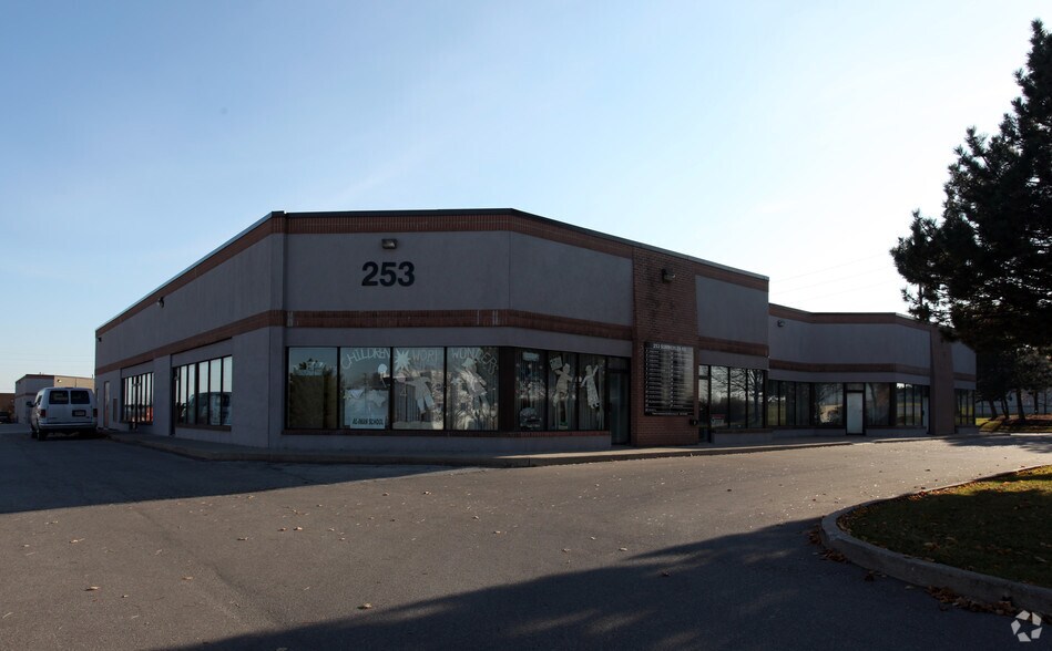 253 Summerlea Rd, Brampton, ON à vendre - Photo de l’immeuble – Image 2 sur 4