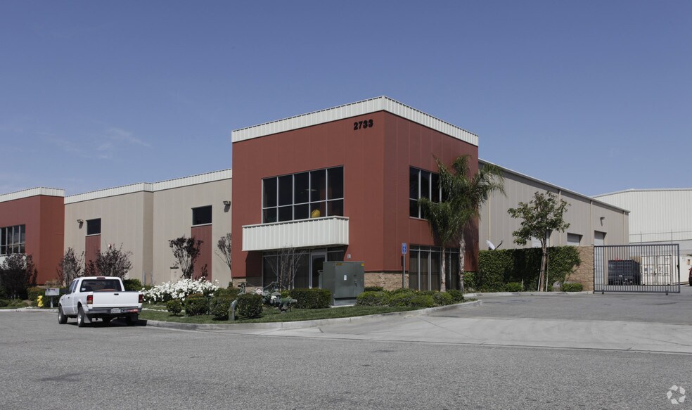 2733 S Vista Ave, Rialto, CA à louer - Photo principale – Image 1 sur 5