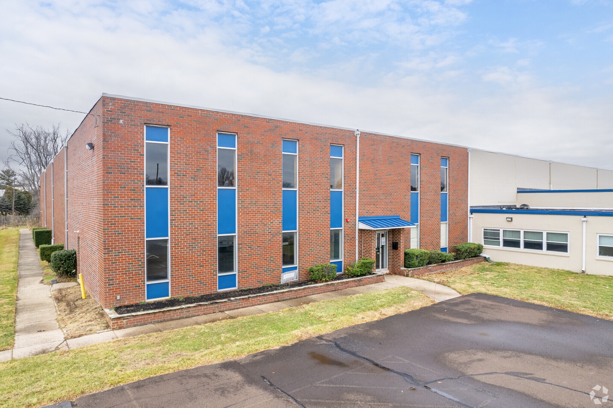 315 W Street Rd, Warminster Township, PA à louer Photo de l’immeuble– Image 1 sur 5