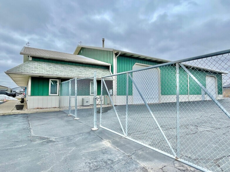 320 Industrial Dr, Griffith, IN à louer - Photo de l’immeuble – Image 2 sur 21