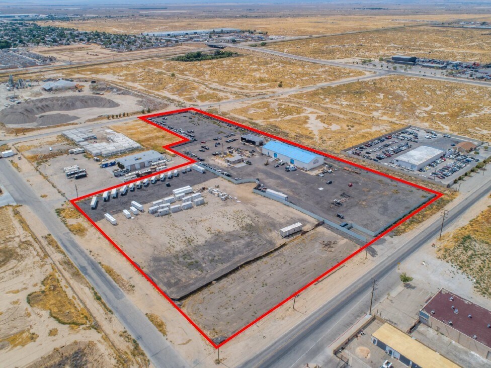 45761 Division St, Lancaster, CA à vendre Photo de l’immeuble– Image 1 sur 17