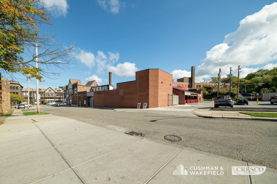 12434-12438 Cedar Rd, Cleveland Heights, OH à louer - Photo de l’immeuble – Image 3 sur 4