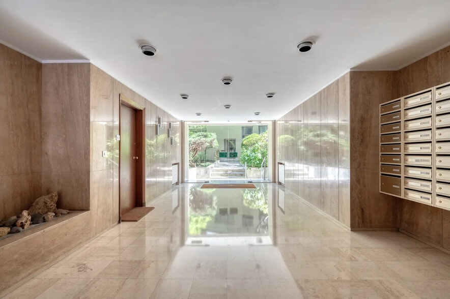 Bureau dans Paris à louer - Photo de l’immeuble – Image 2 sur 17