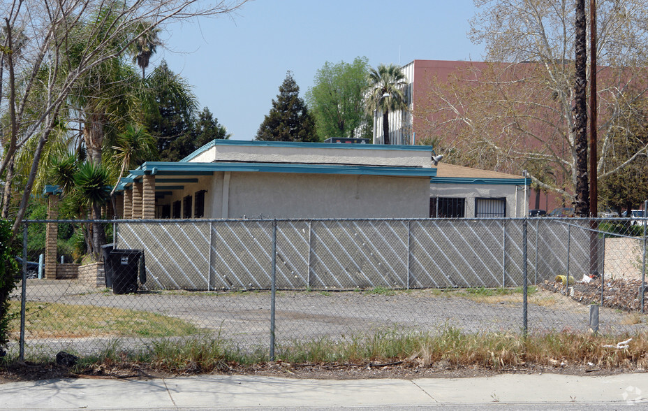 463 N Sierra Way, San Bernardino, CA à vendre - Photo de l’immeuble – Image 2 sur 10