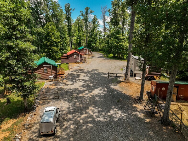 127 Deer Hill Ln, Weaverville, NC à vendre - Aérien – Image 1 sur 52