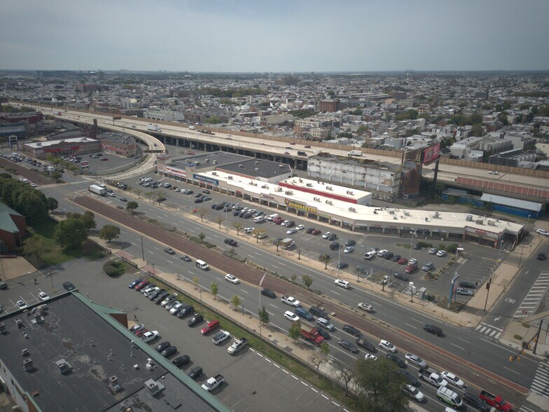 1300 S Christopher Columbus Blvd, Philadelphia, PA à vendre - Photo de l’immeuble – Image 3 sur 8