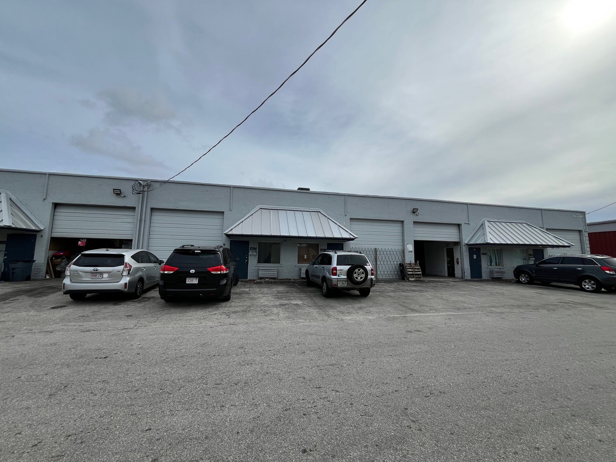2696 NW 31st Ave, Lauderdale Lakes, FL à louer Photo de l’immeuble– Image 1 sur 10