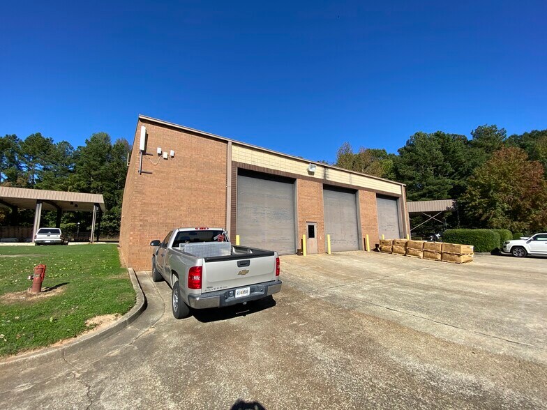 2400 Mellon Ct, Decatur, GA à louer - Photo de l’immeuble – Image 3 sur 51